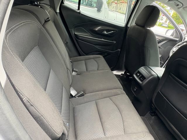 Used 2023 GMC Terrain SLE image 15