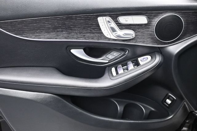 Used 2021 Mercedes-Benz GLC 300 4MATIC w/ Premium Package image 8