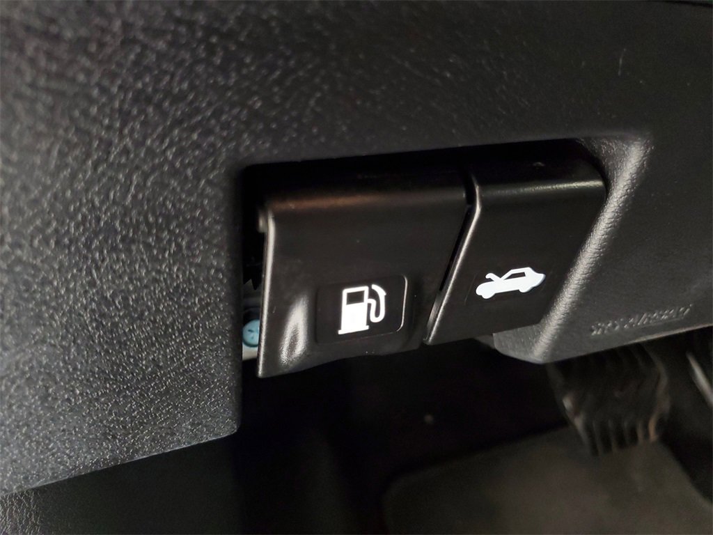 Used 2024 Nissan Versa SR image 14