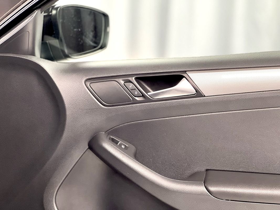 Used 2015 Volkswagen Jetta SE image 36