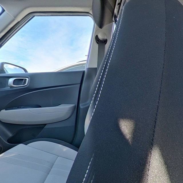 Used 2025 Hyundai Venue SEL image 25