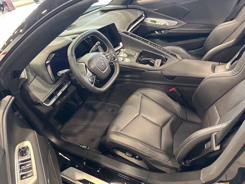 Used 2024 Chevrolet Corvette Stingray Convertible w/ Z51 Performance Package RWD image 10