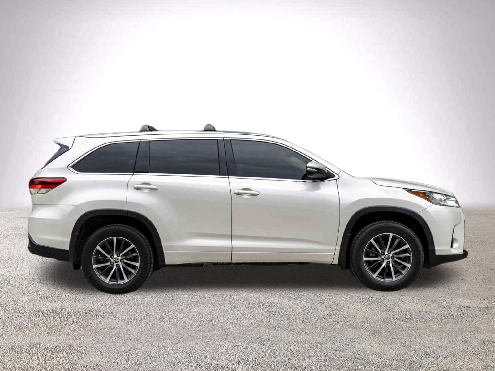 Used 2018 Toyota Highlander XLE FWD image 10