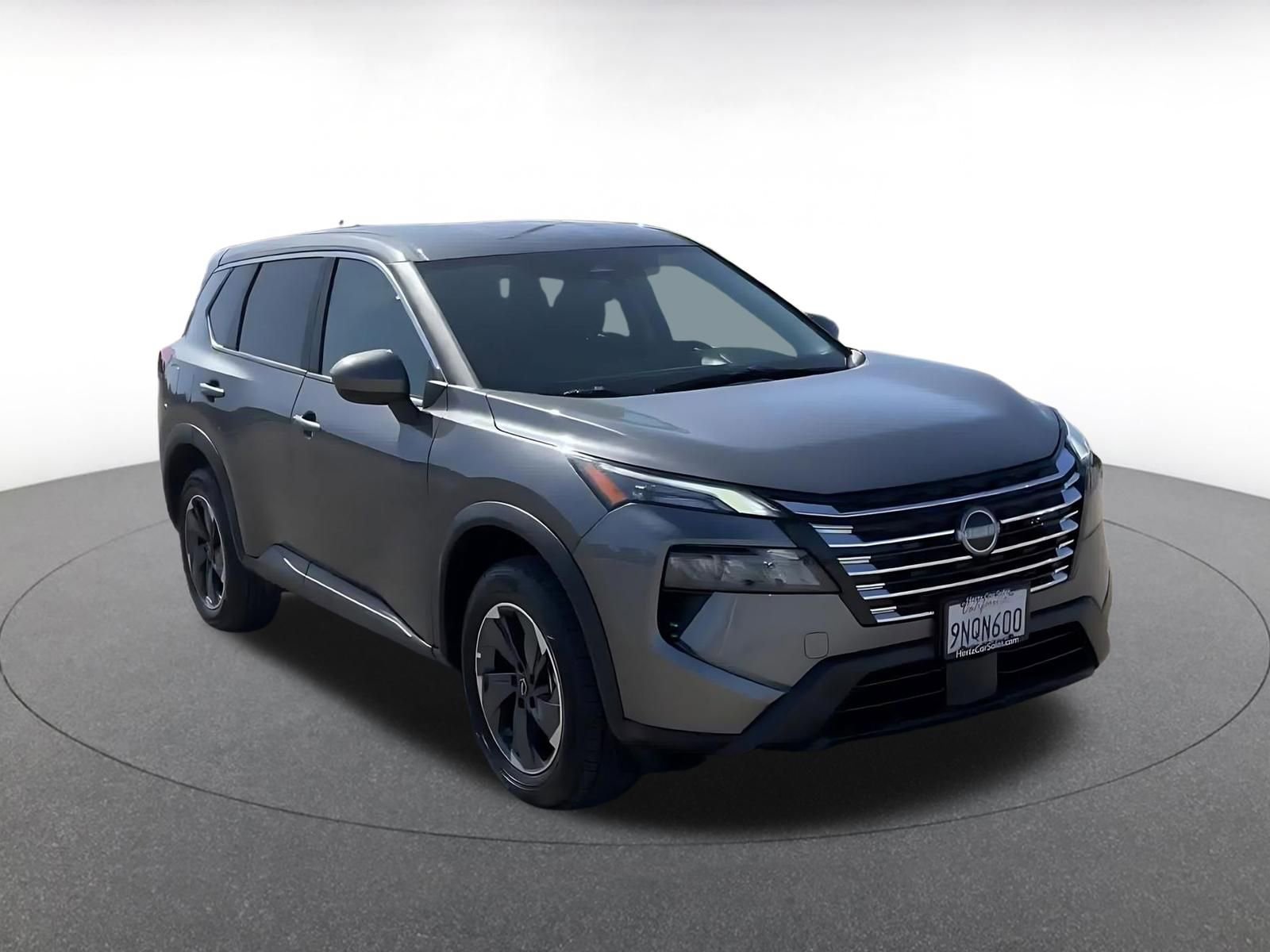 Used 2025 Nissan Rogue SV image 3