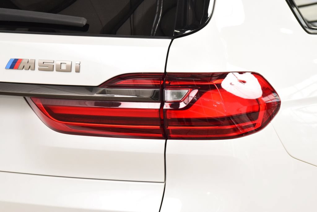 Used 2020 BMW X7 M50i w/ Dynamic Handling Package AWD/4WD image 19