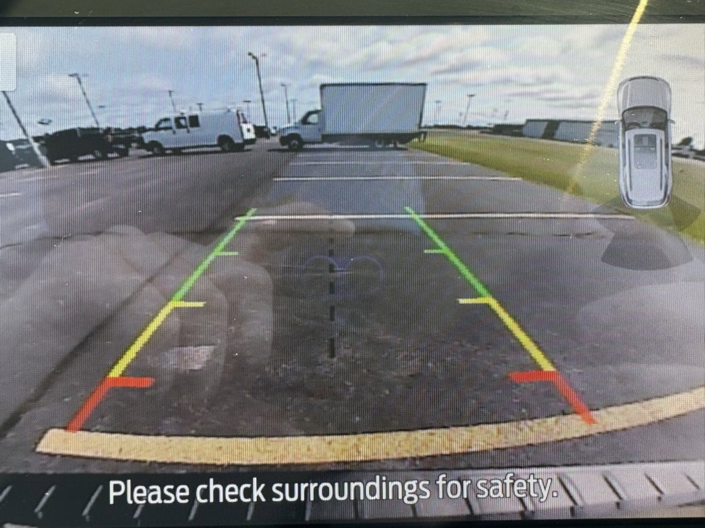 Used 2022 Ford Explorer XLT w/ Equipment Group 202A image 10