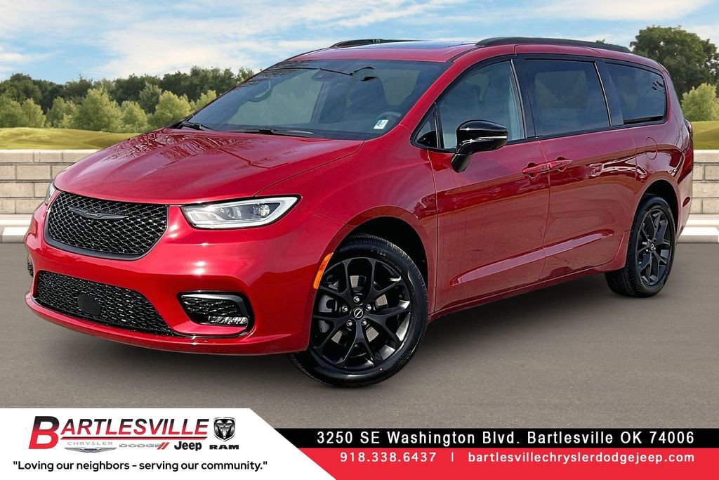 New 2026 Chrysler Pacifica Select