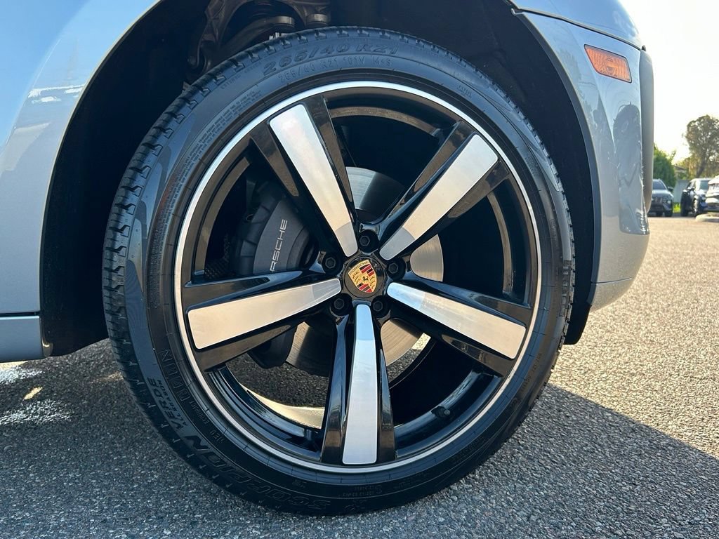 Used 2024 Porsche Macan AWD/4WD image 35