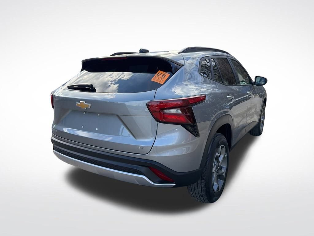 Used 2025 Chevrolet Trax LT image 13