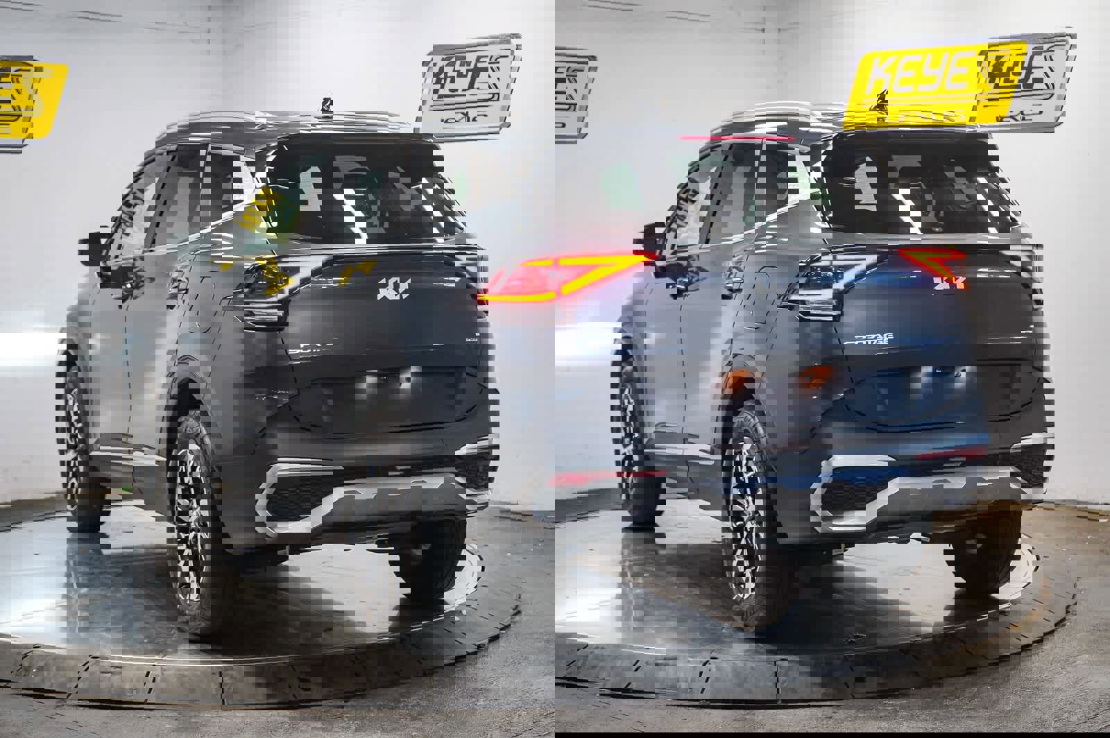 Used 2023 Kia Sportage EX image 2