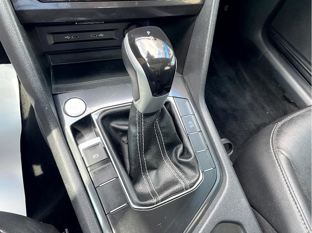Used 2024 Volkswagen Tiguan SE w/ Panoramic Sunroof Package FWD image 20