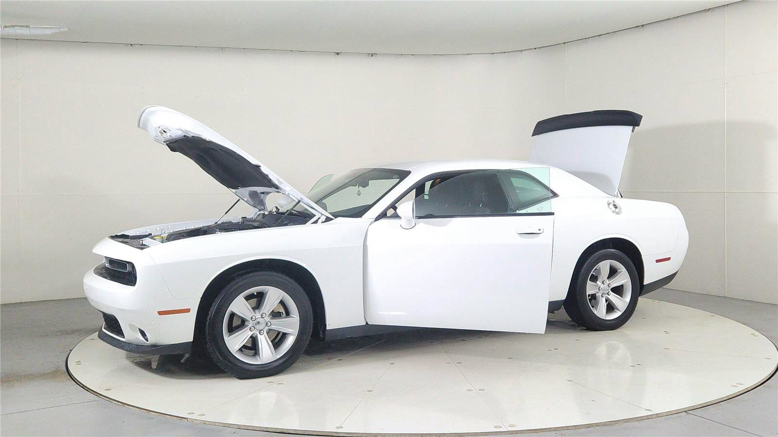 Used 2023 Dodge Challenger SXT image 10