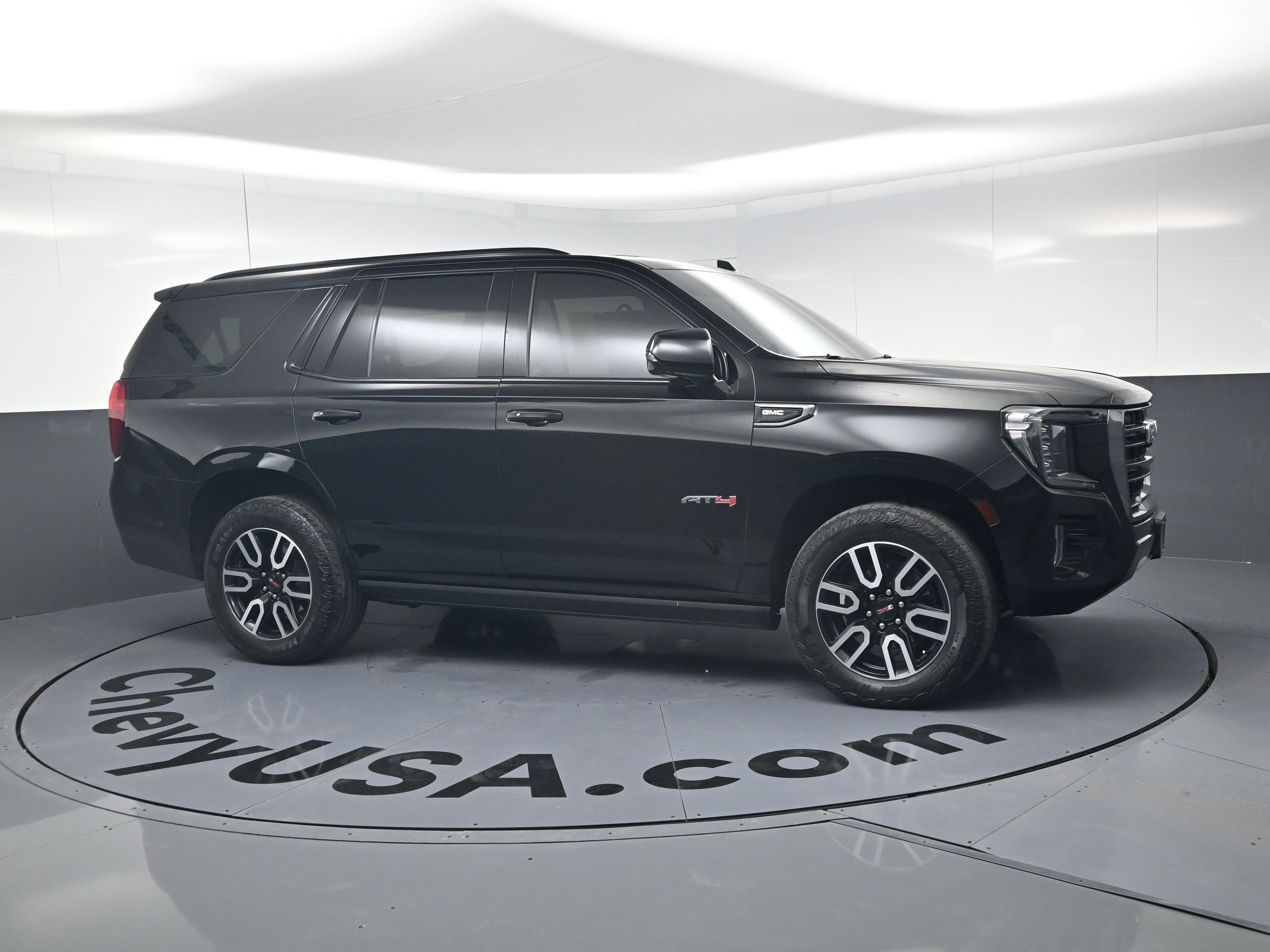 Used 2024 GMC Yukon AT4 w/ Technology Package image 2