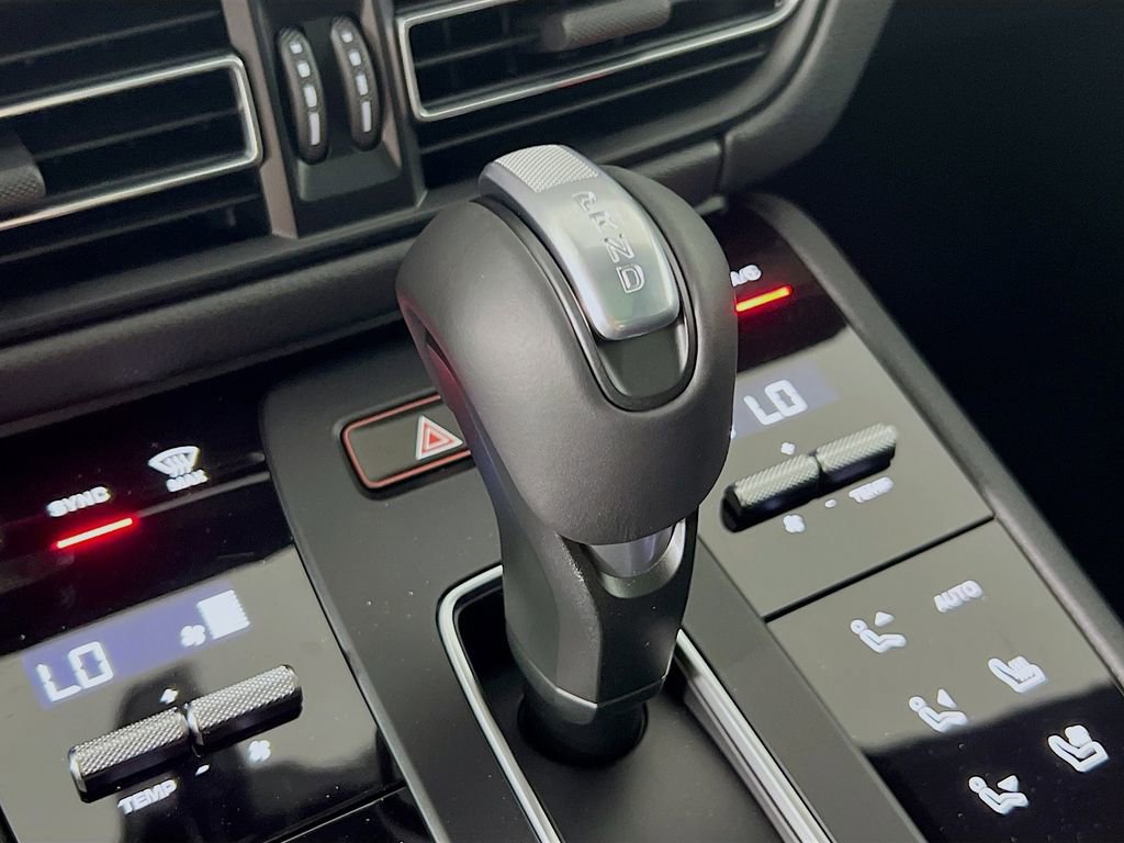 Certified 2026 Porsche Macan AWD/4WD image 19