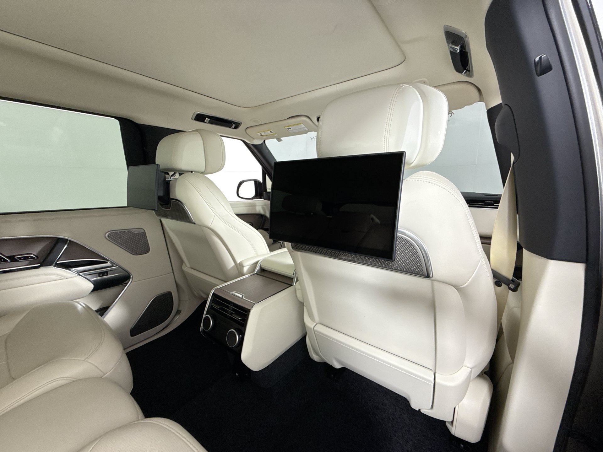 Used 2024 Land Rover Range Rover Long Wheelbase Autobiography AWD/4WD image 24