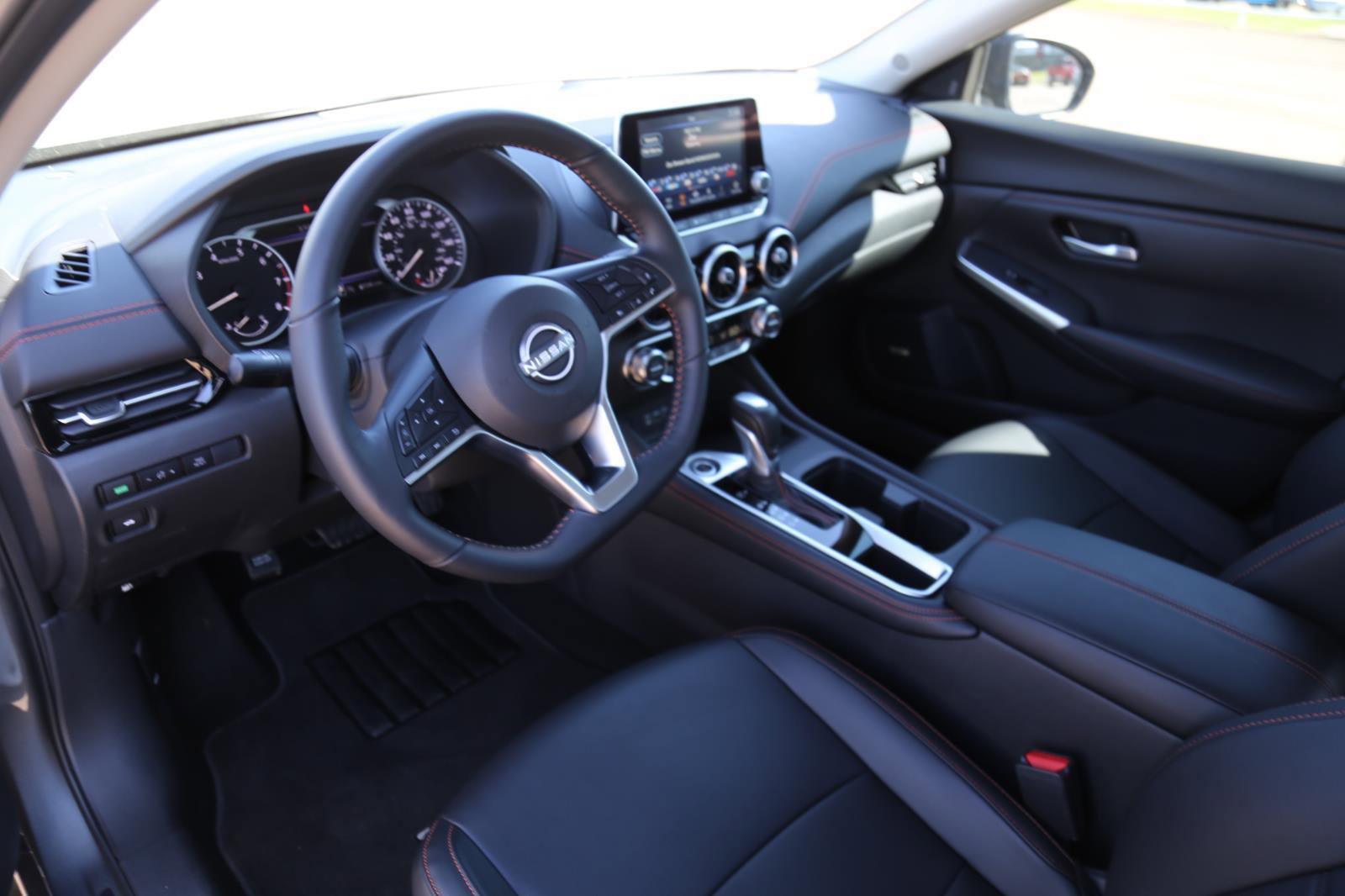Used 2025 Nissan Sentra SR w/ SR Premium Package image 5