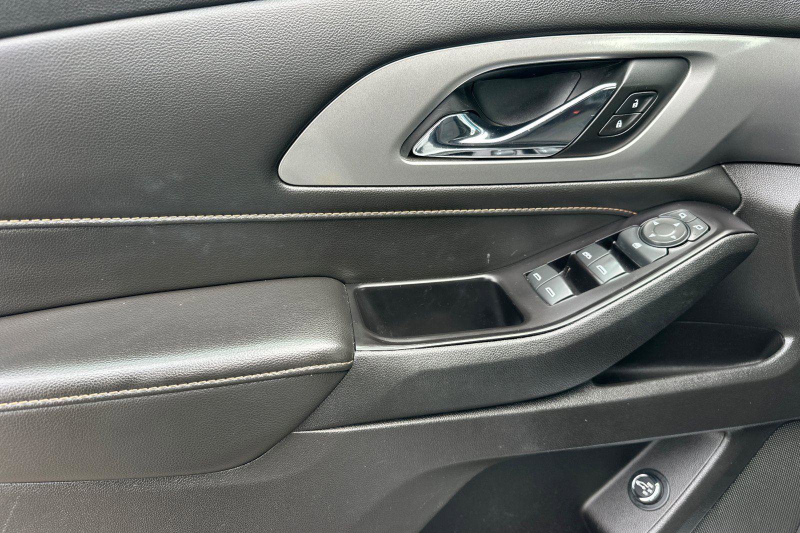 Used 2018 Chevrolet Traverse LT image 11