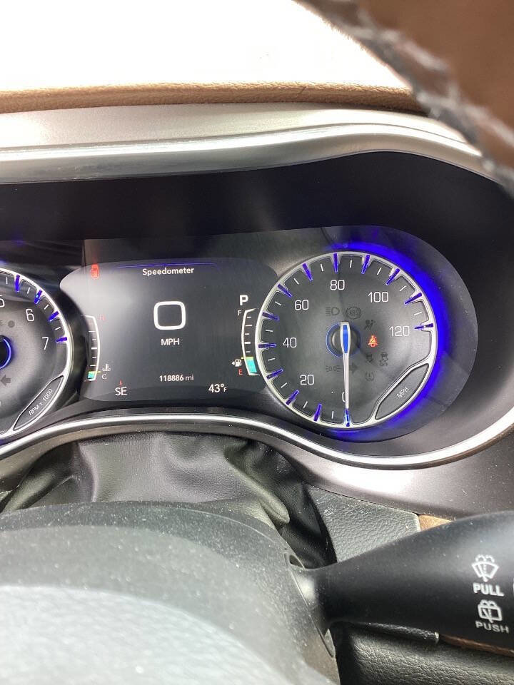 Used 2018 Chrysler Pacifica Limited image 12