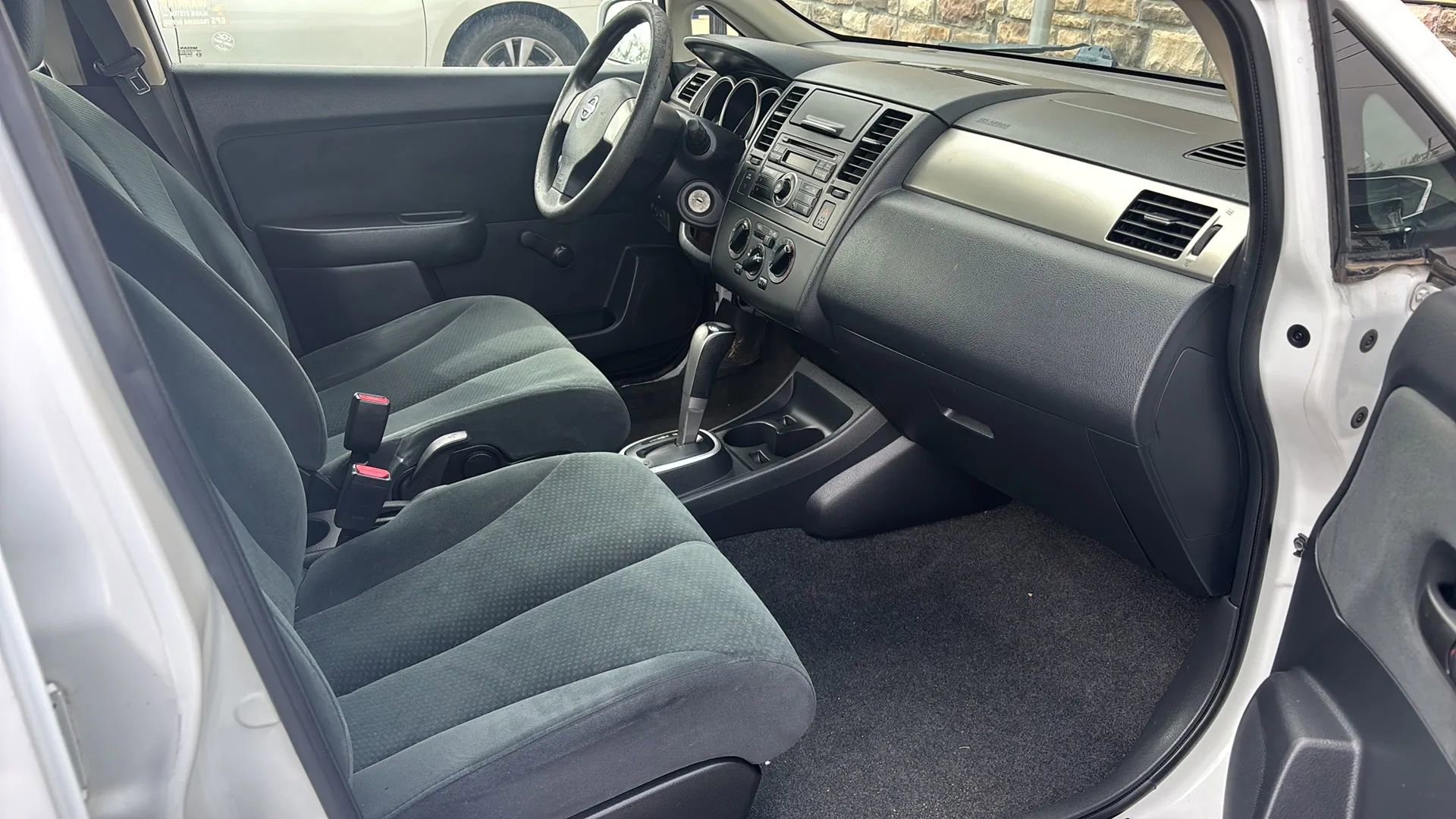 Used 2010 Nissan Versa 1.8 S image 11