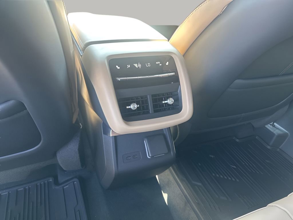 New 2026 Cadillac Lyriq Signature Luxury w/ Nappa Leather Package AWD/4WD image 19