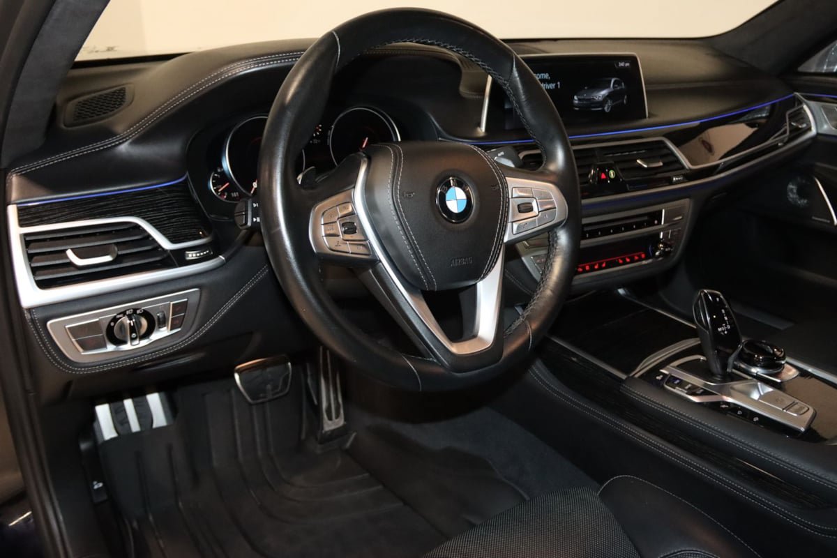 Used 2019 BMW 750i RWD image 40