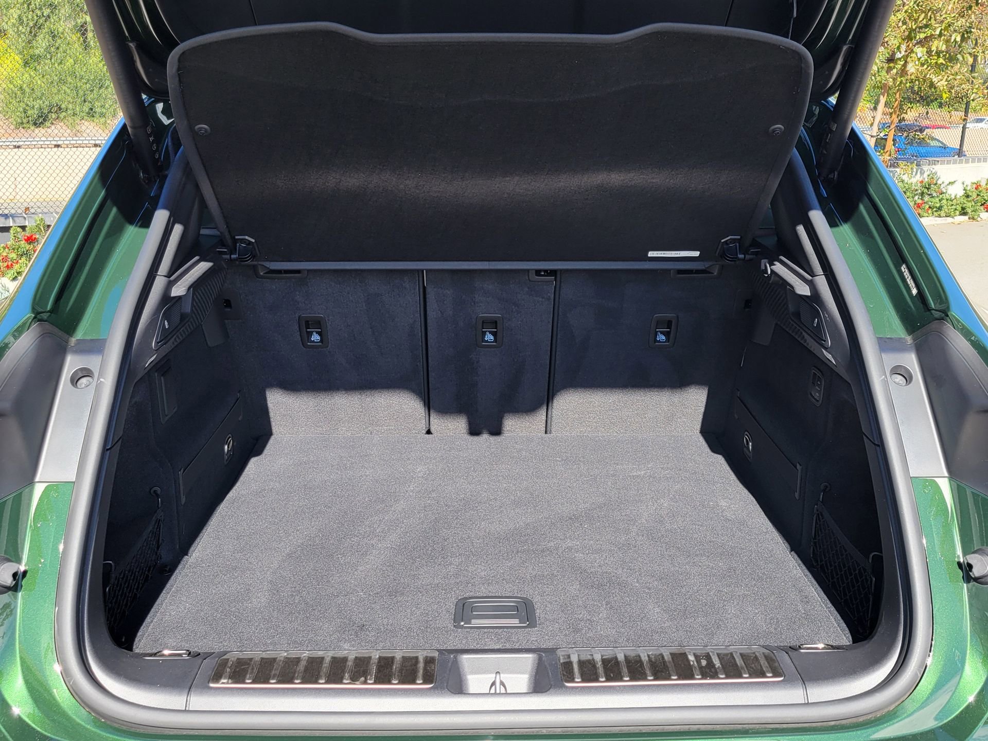 Used 2025 Porsche Macan 4S Electric image 31