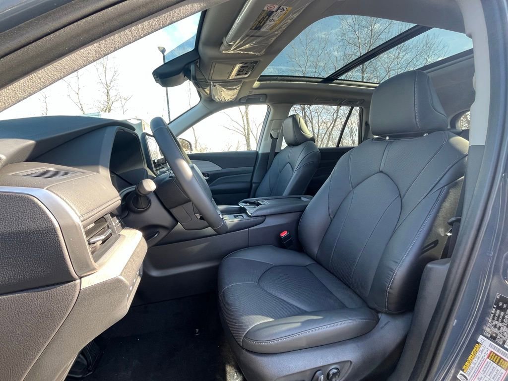 Used 2026 Toyota Grand Highlander Limited image 10