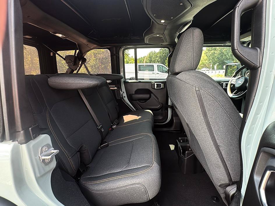 Used 2024 Jeep Wrangler Unlimited Sport AWD/4WD image 30