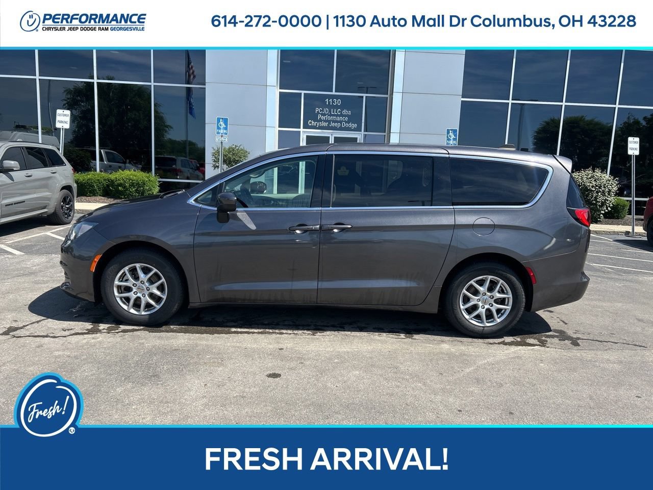Used 2023 Chrysler Voyager LX FWD image 7