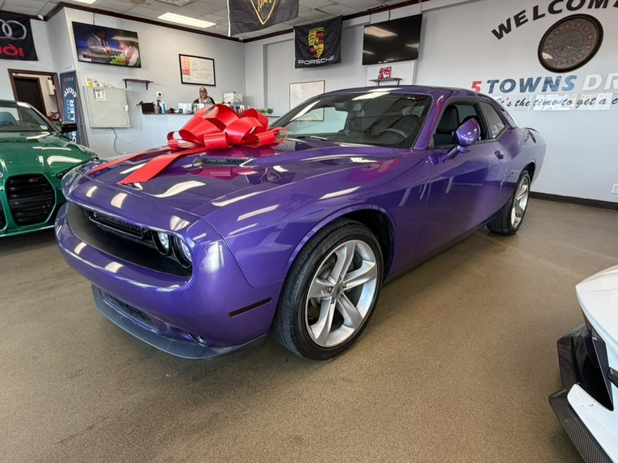 Used 2018 Dodge Challenger SXT w/ Super Sport Group (SS/T) RWD image 3
