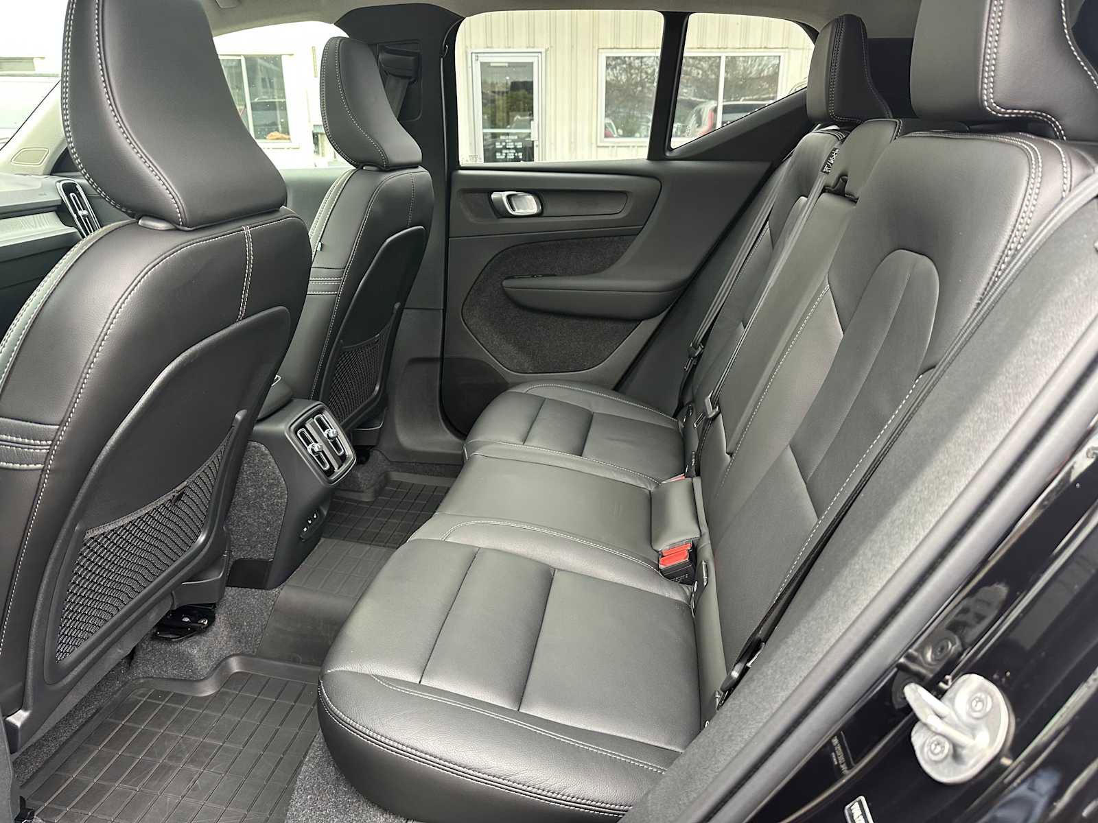 Used 2025 Volvo XC40 B5 Plus w/ Climate Package image 15