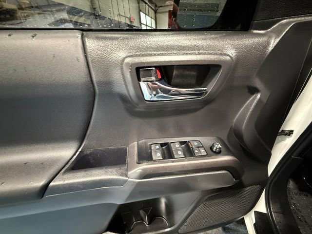 Used 2023 Toyota Tacoma TRD Off-Road w/ Technology Package AWD/4WD image 11