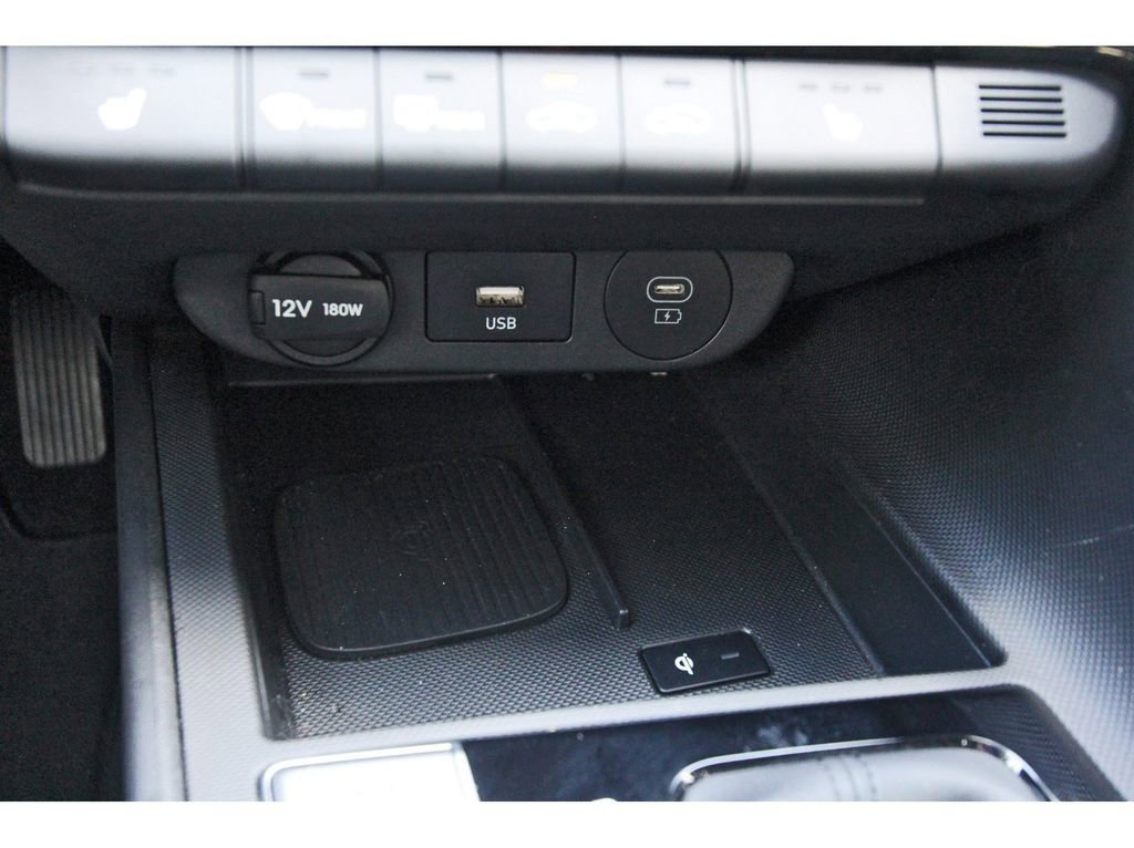 Certified 2024 Hyundai Elantra SEL w/ Convenience Package FWD image 28