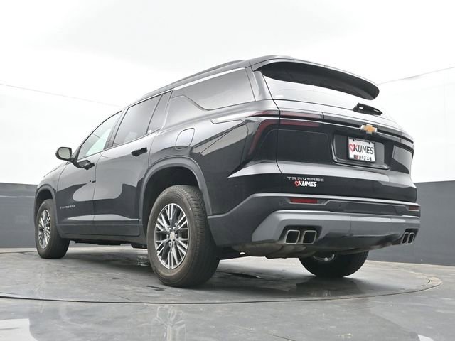 Used 2025 Chevrolet Traverse LT FWD image 29