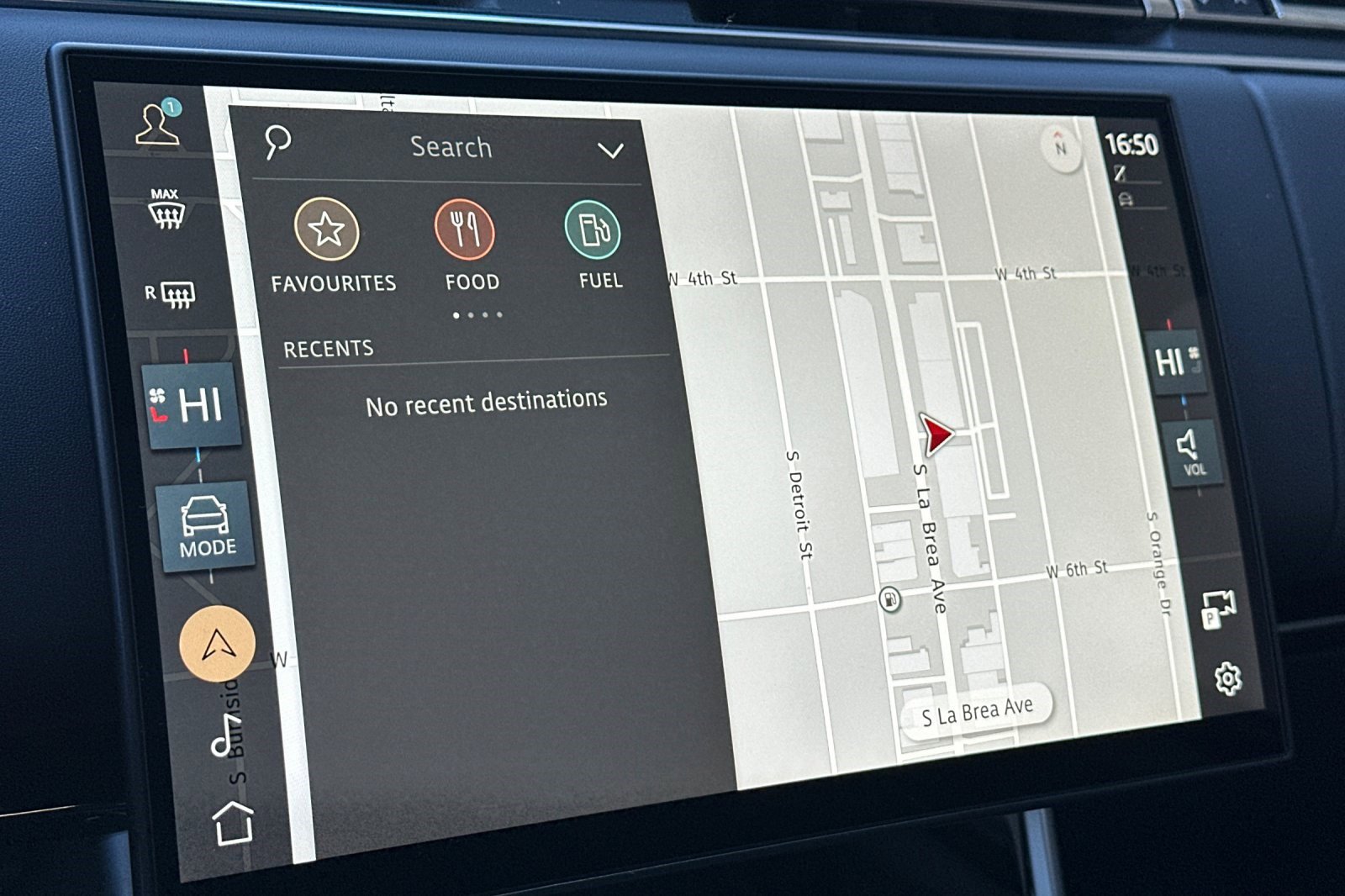 Used 2025 Land Rover Range Rover SE image 21