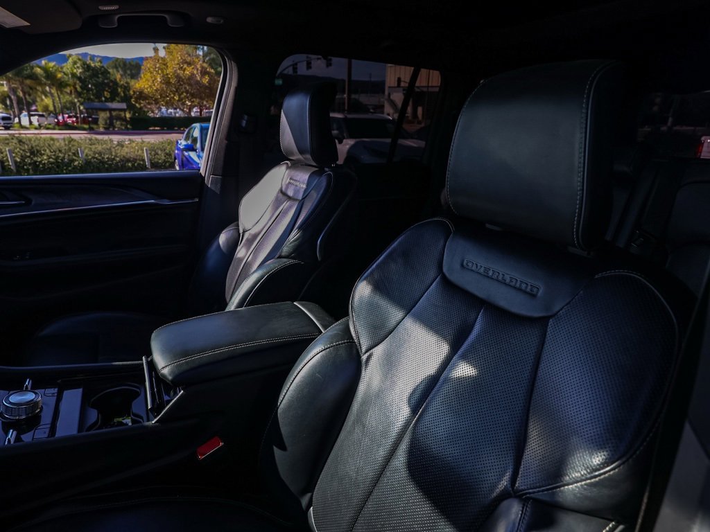 Used 2022 Jeep Grand Cherokee Overland w/ Luxury Tech Group IV image 15