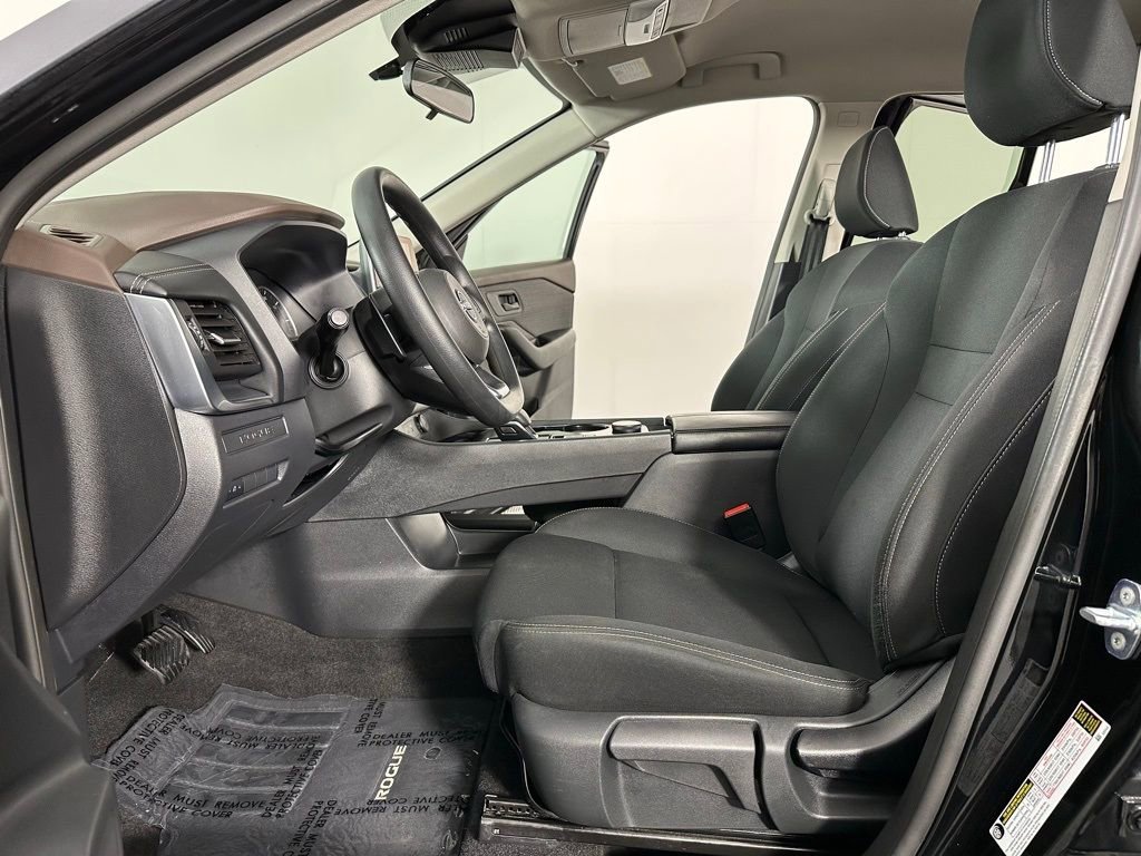 Used 2023 Nissan Rogue S image 10