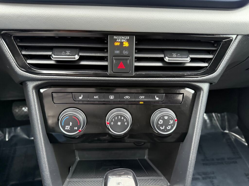 Used 2023 Volkswagen Taos SE w/ Panoramic Sunroof Package image 19