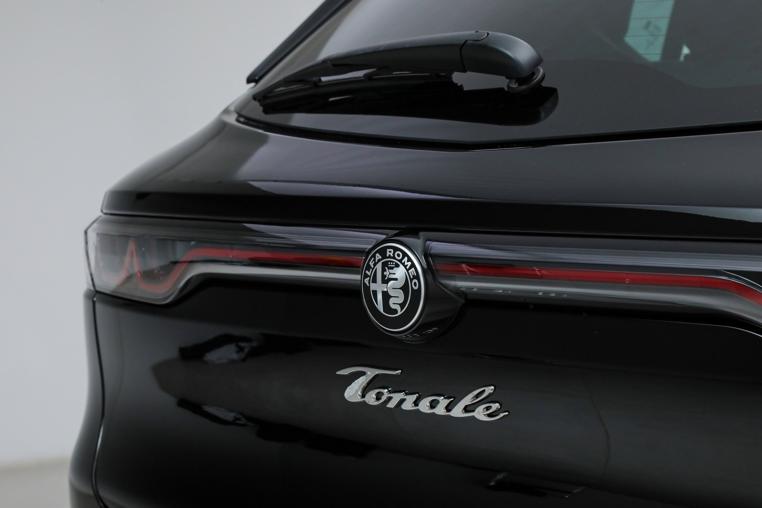 New 2026 Alfa Romeo Tonale Sprint w/ Red Premium Package image 10