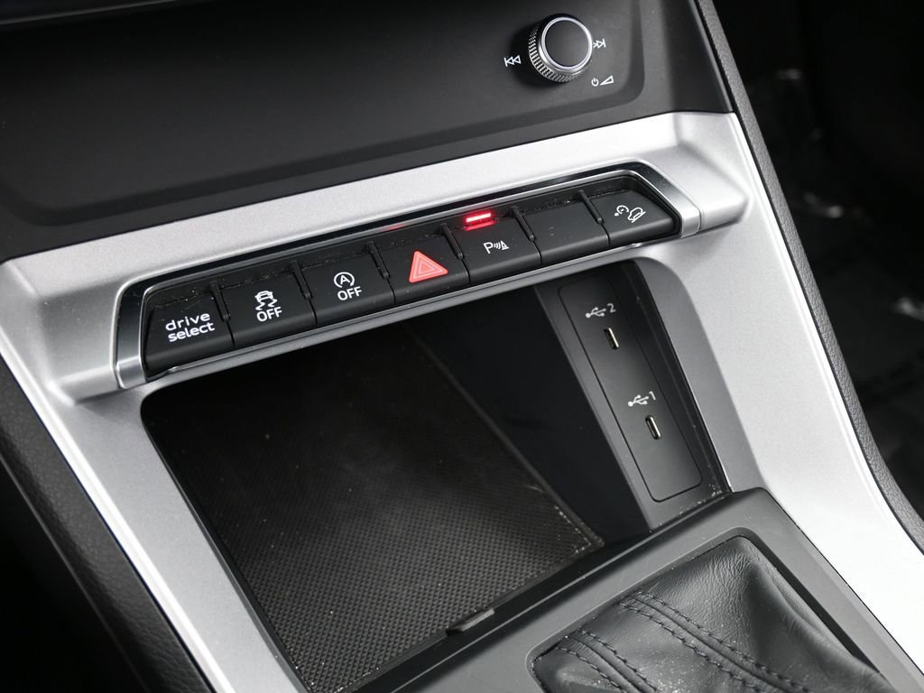 Used 2025 Audi Q3 2.0T Premium image 29
