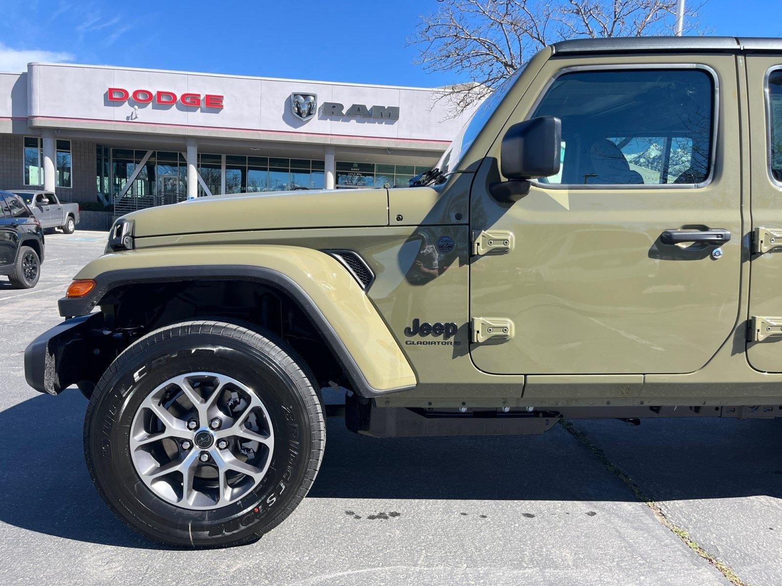 New 2026 Jeep Gladiator Sport AWD/4WD image 9