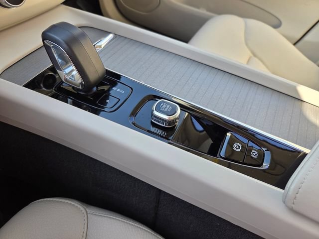 Certified 2024 Volvo XC60 B5 Core w/ Protection Package Premier AWD/4WD image 34