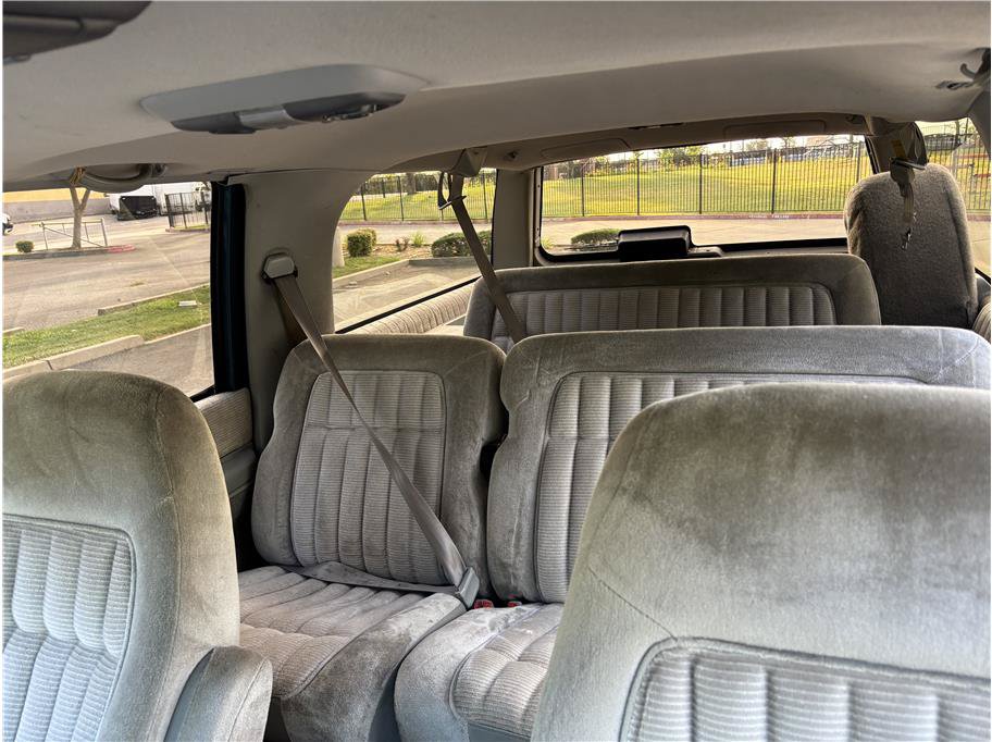 Used 1993 GMC Suburban 2500 RWD image 14
