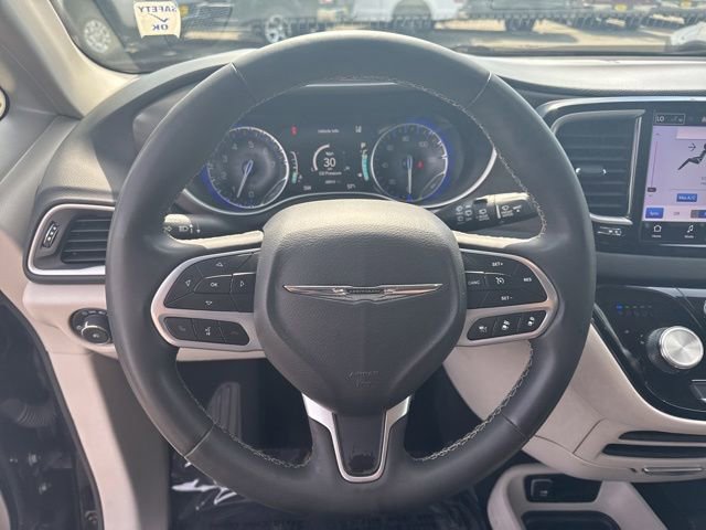 Used 2023 Chrysler Pacifica Touring-L FWD image 20