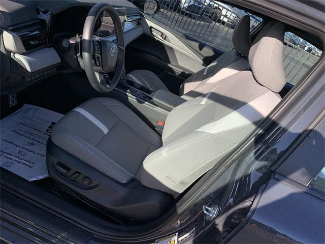 Used 2025 Toyota Camry SE image 18