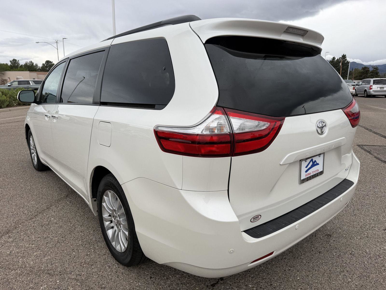 Used 2017 Toyota Sienna XLE w/ XLE Navigation Package FWD image 3