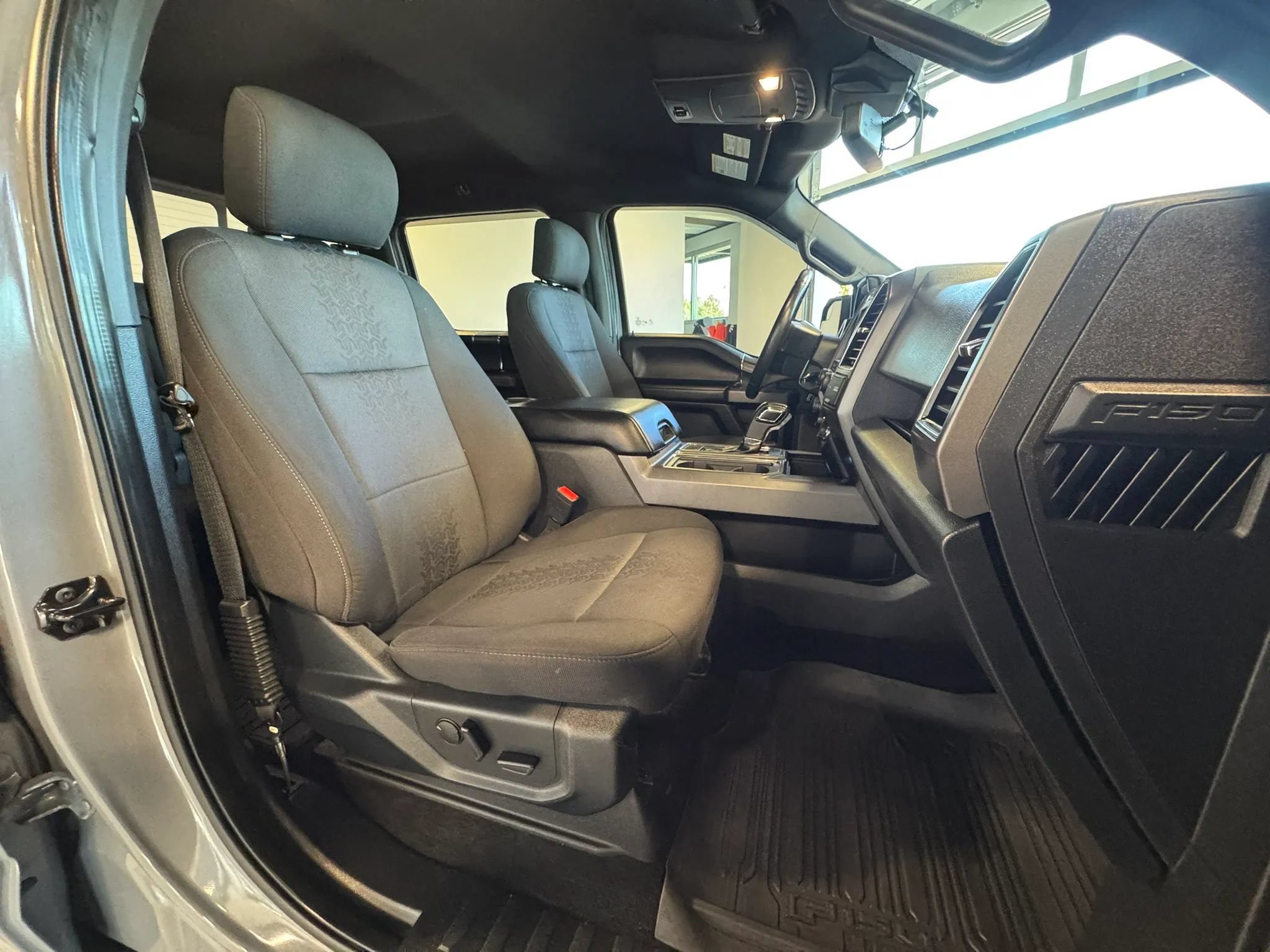 Used 2020 Ford F150 XLT w/ Equipment Group 302A Luxury AWD/4WD image 29