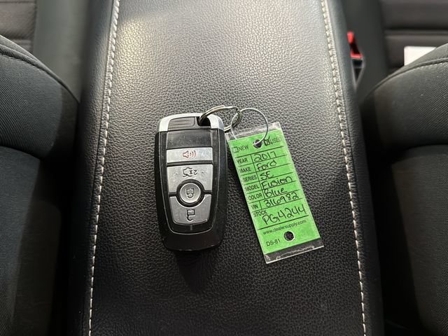 Used 2017 Ford Fusion SE FWD image 27