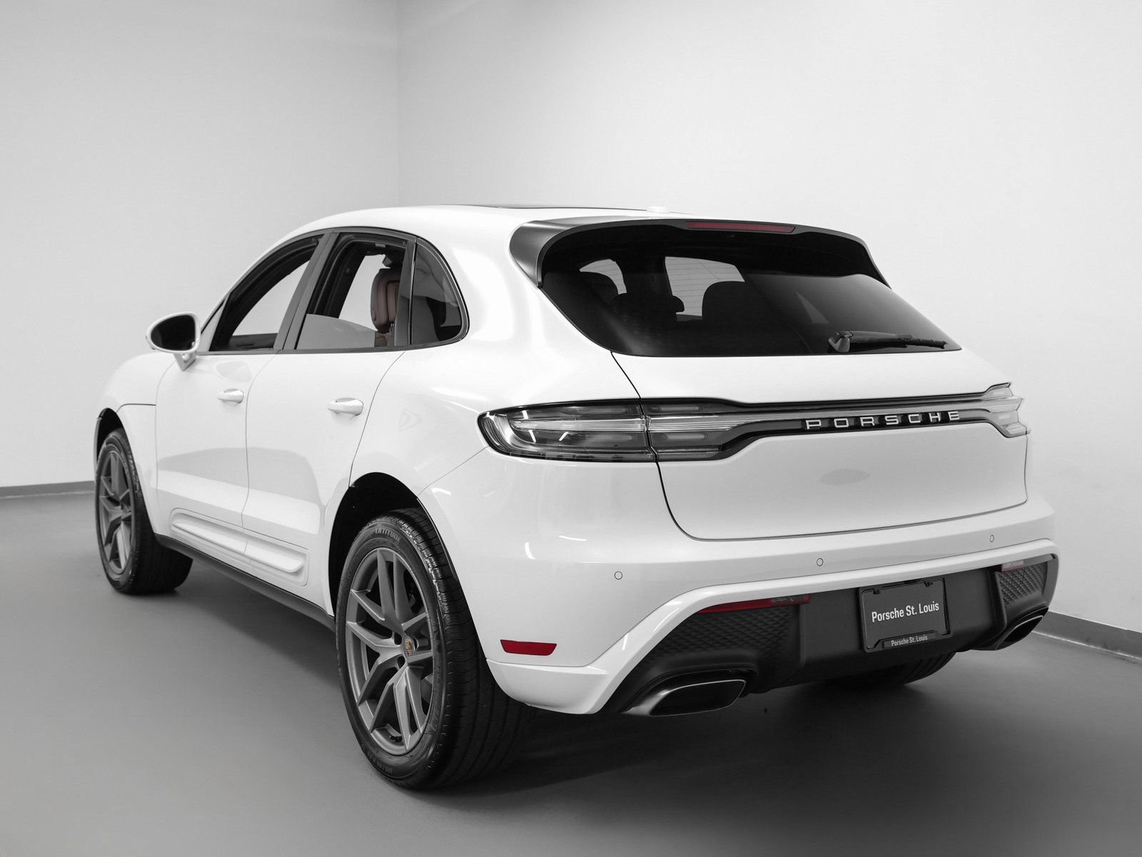 Certified 2026 Porsche Macan AWD/4WD image 3