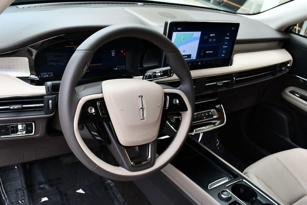 Used 2023 Lincoln Corsair FWD w/ Equipment Group 101A image 43